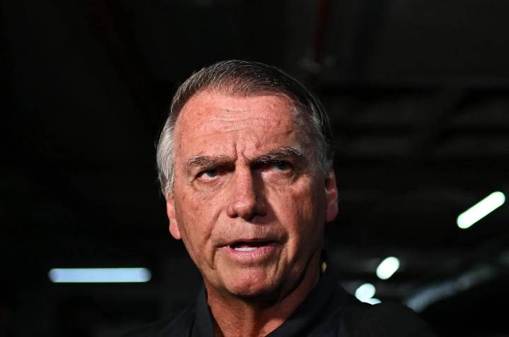 Bolsonaro é preso preventivamente pela PF por determinação de Moraes