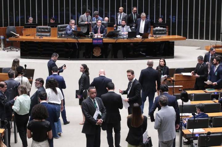 Câmara aprova mudanças em projeto que desbloqueia recursos do Fundo Social para saúde e educação