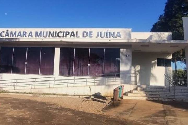 Câmara de Juína falha novamente e deixa professores sem reajuste salarial