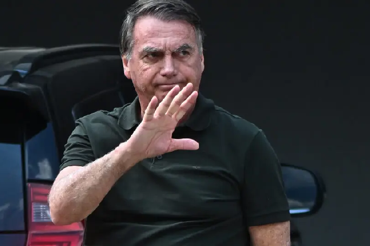 Moraes nega transferência de Bolsonaro para hospital e requer laudo médico