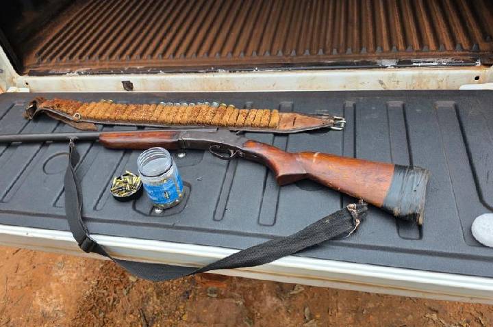 PM prende homem com espingarda e 98 munições em Brasnorte