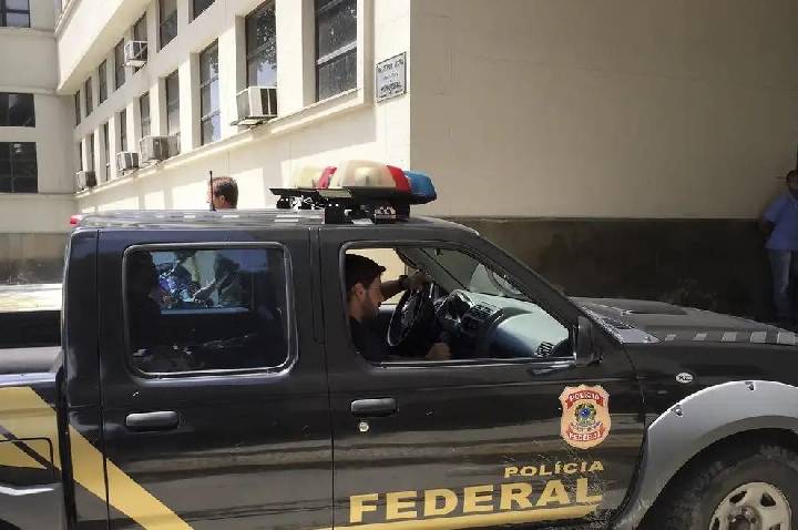 Prisão de banqueiro congela venda bilionária do Banco Master