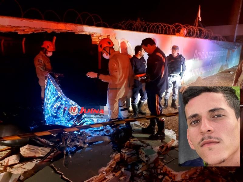 Jovem em moto morre em colisão violenta contra muro no parque de exposições em Juína