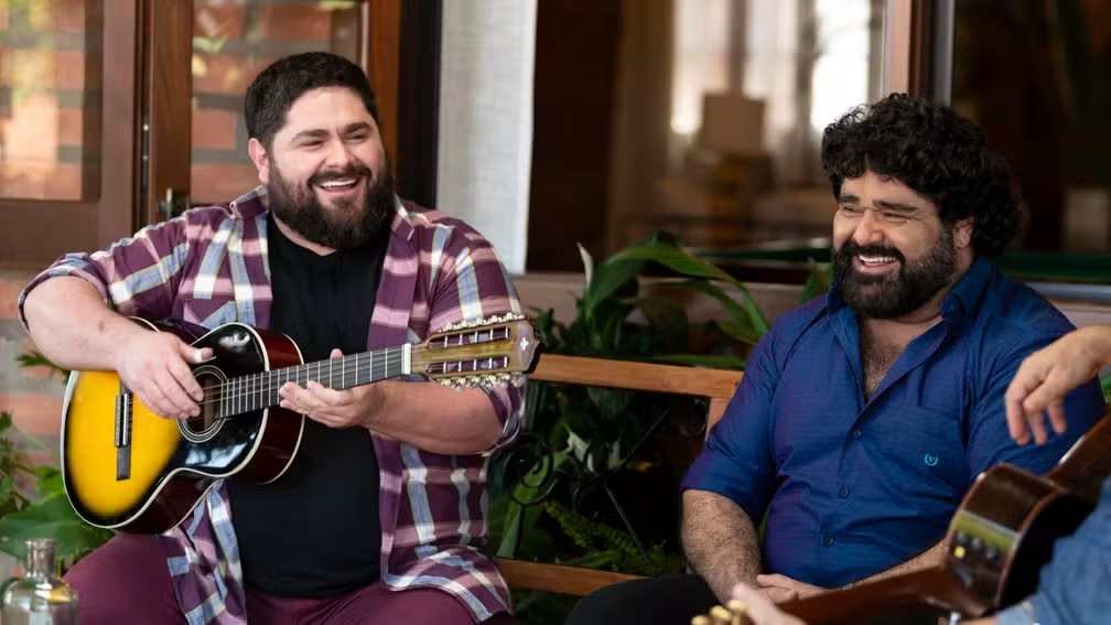 Fabiano Menotti, da dupla com César Menotti, sofre acidente de carro na BR-040 em Juiz de Fora