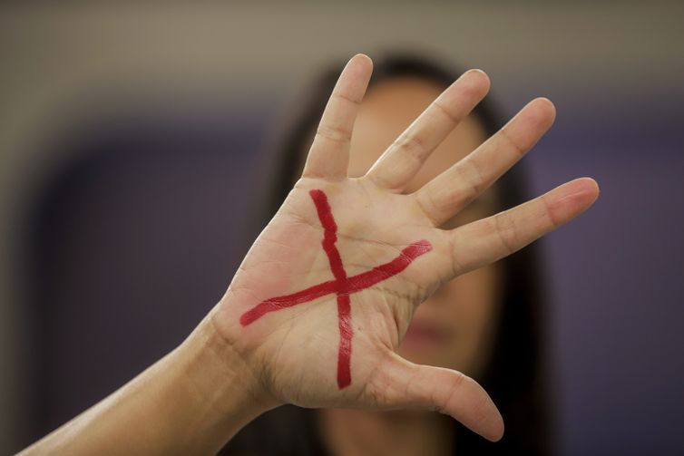 Governo define regras para pensão a filhos de vítimas de feminicídio