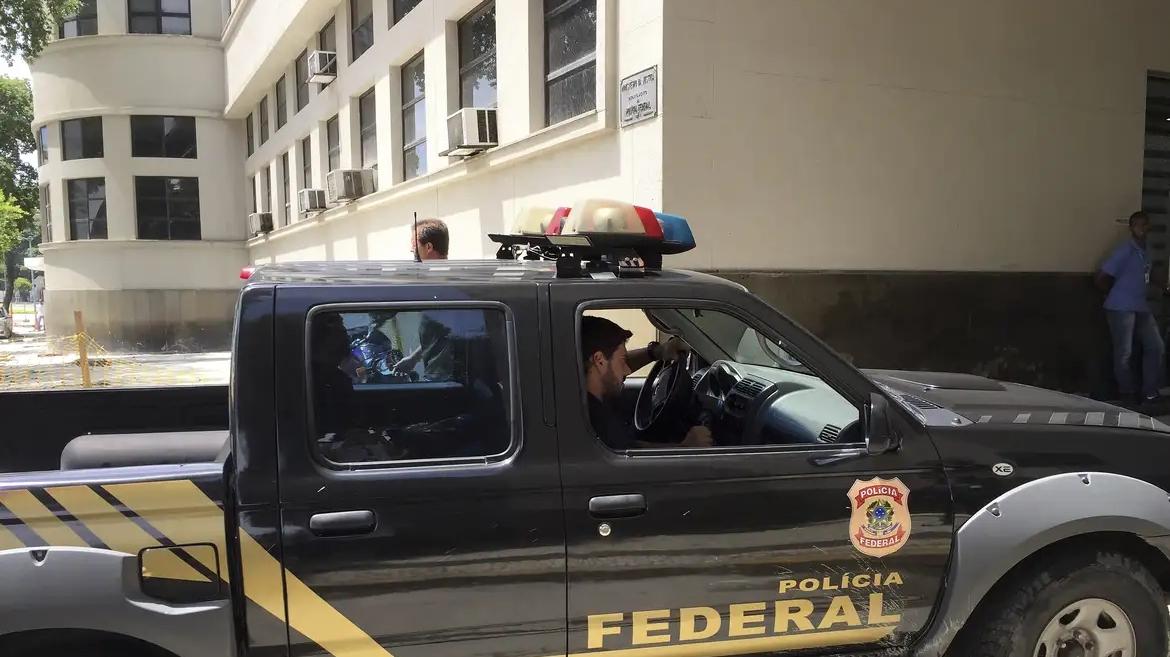 Prisão de banqueiro congela venda bilionária do Banco Master