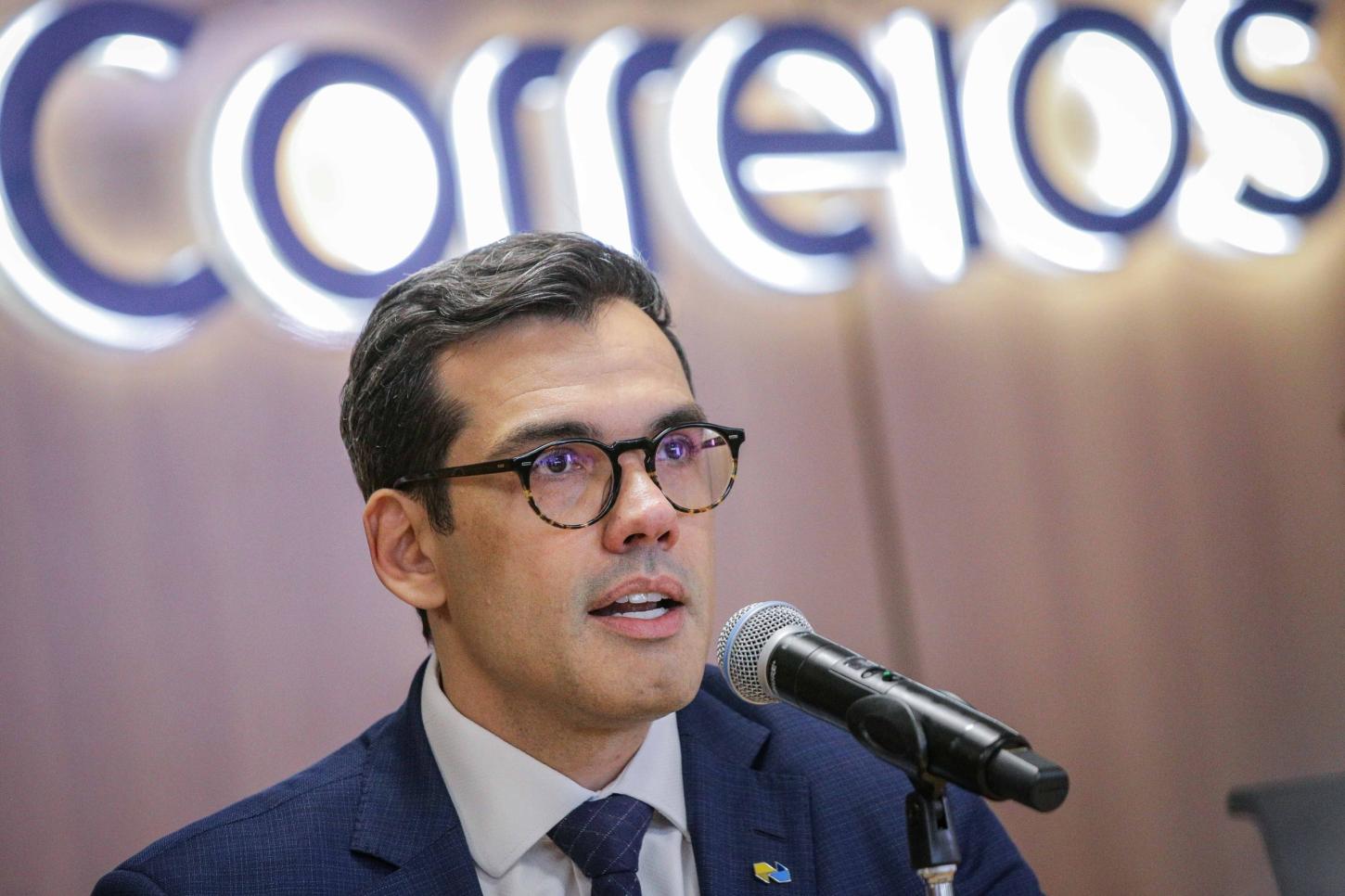 Correios prevê corte de 15 mil funcionários e fechamento de mil agências
