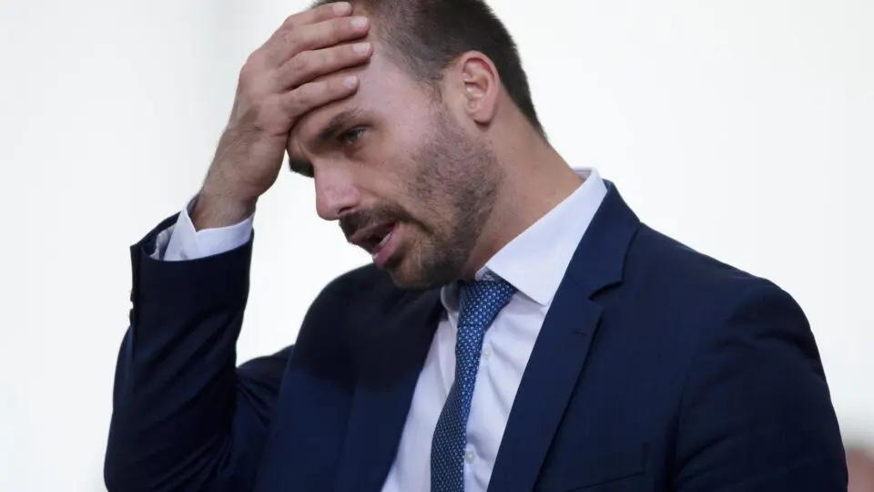 Motta cassa mandatos de Ramagem e Eduardo sem votação no plenário