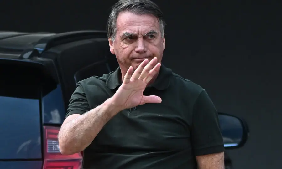 Moraes nega transferência de Bolsonaro para hospital e requer laudo médico