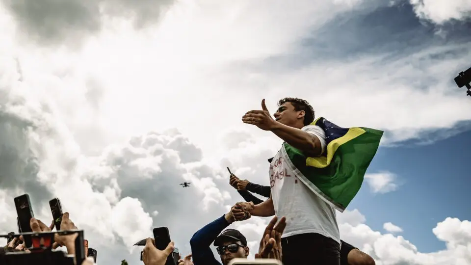 Nikolas passa a usar colete à prova de balas e fala em infiltração de petistas