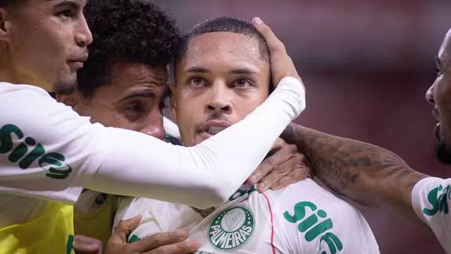 Palmeiras vence o Internacional no Beira-Rio e assume a liderança do Brasileirão